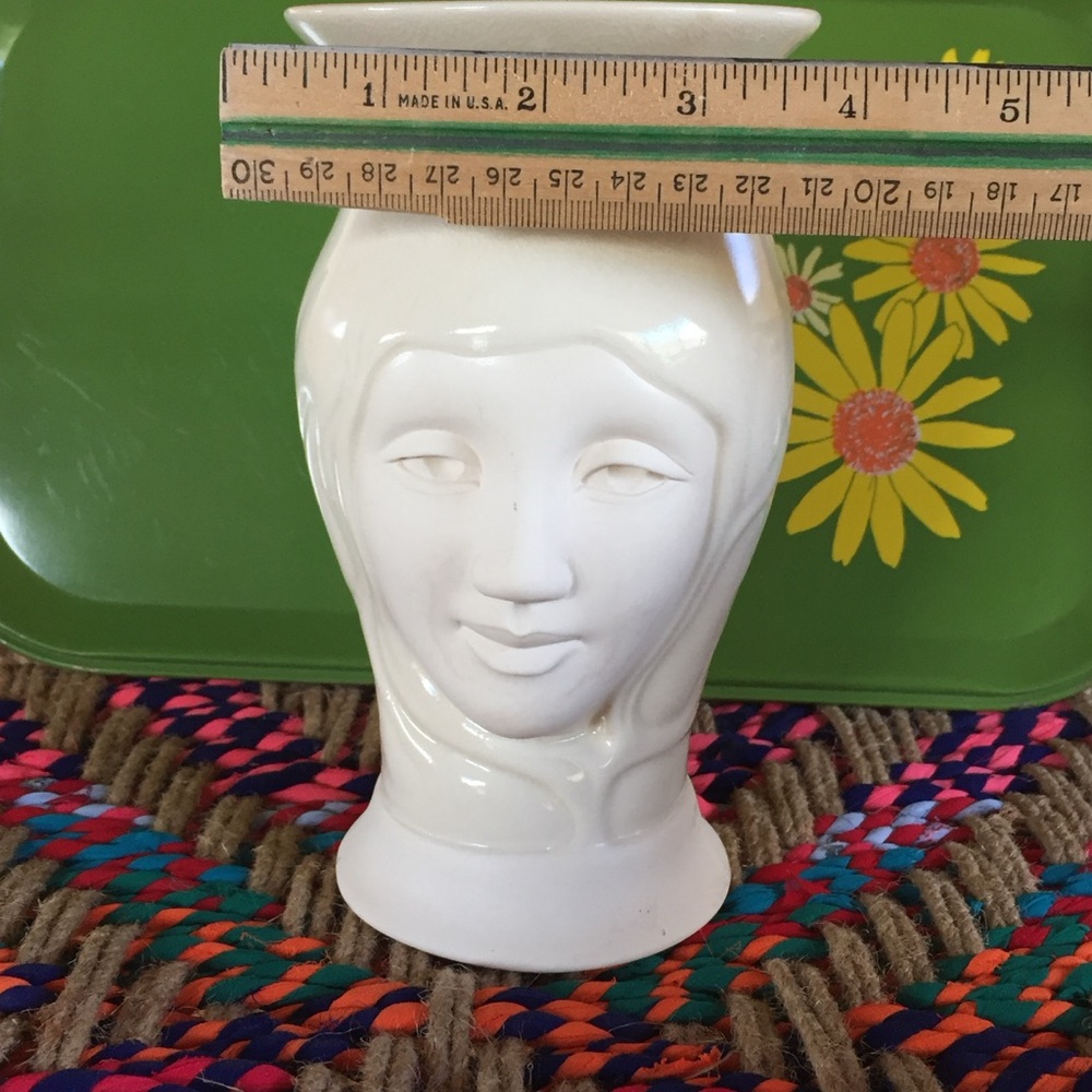 Pretty Face Vase - Picture 9 of 9